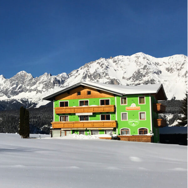 Appartementhaus im Winter